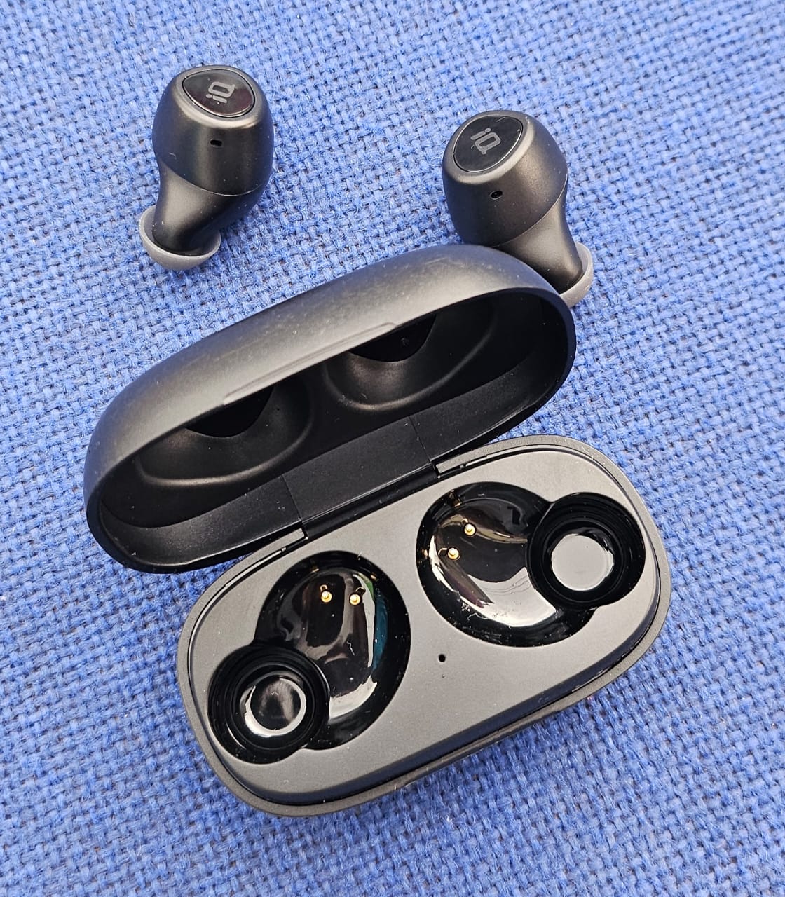 True Wireless Bluetooth Earbuds with Charging Case - Black